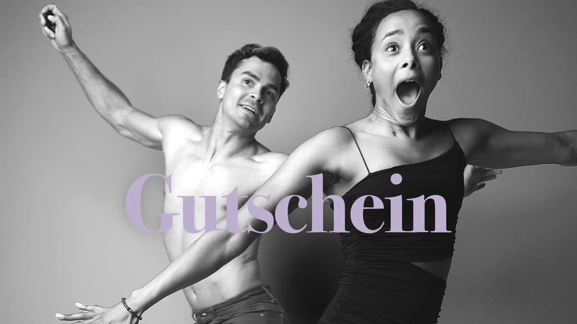 Schwarz-Weiß-Aufnahme von zwei tanzenden Personen in ausdrucksstarker Pose. Über dem Bild steht das Wort „Gutschein“